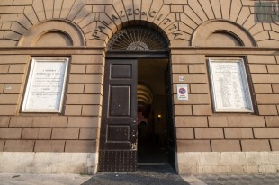 2010-bari palazzo di citta (48)