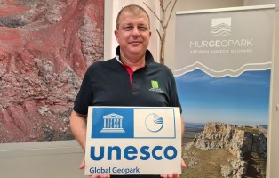 Foto presidente logo UNESCO