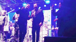 Il sindaco Bottaro e Tony Hadley brindano al nuovo anno